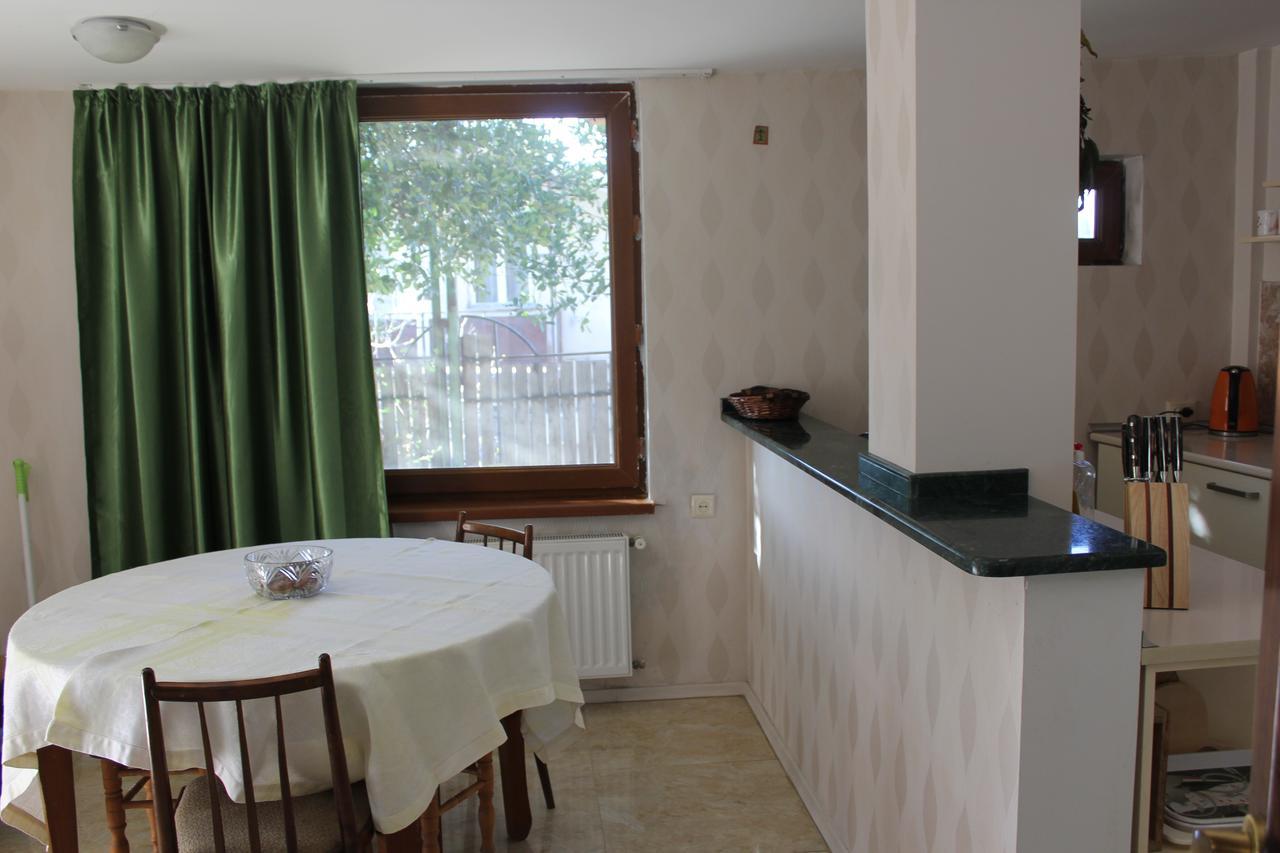 Nunua'S Bed And Breakfast Тбилиси Екстериор снимка