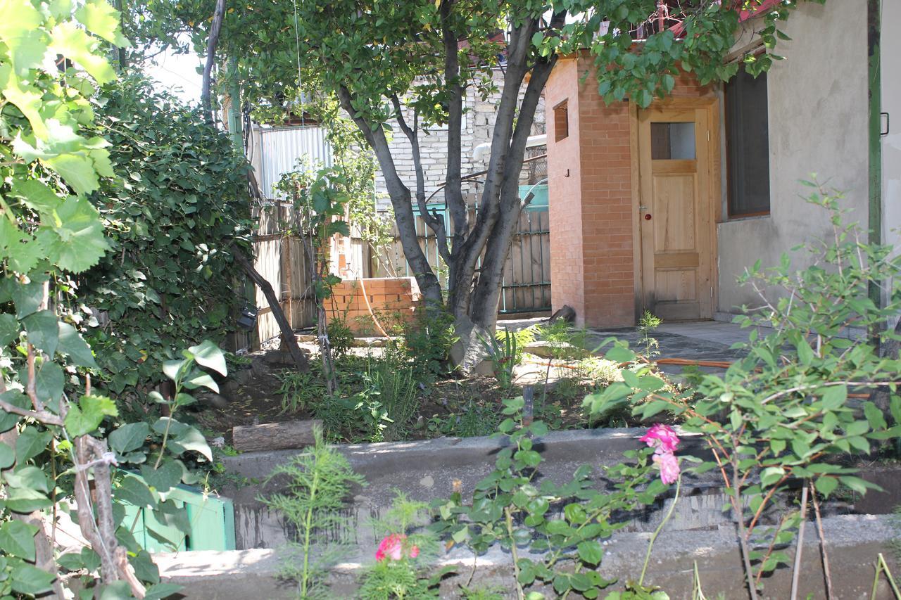 Nunua'S Bed And Breakfast Тбилиси Екстериор снимка